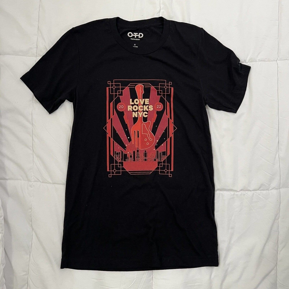 Love Rocks NYC Beacon Theatre 2022 Official Event Concert Tee RARE Unisex Small